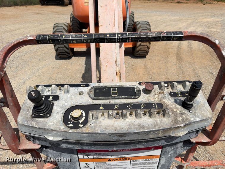 image for item FN2045 2006 JLG 600AJ boom lift