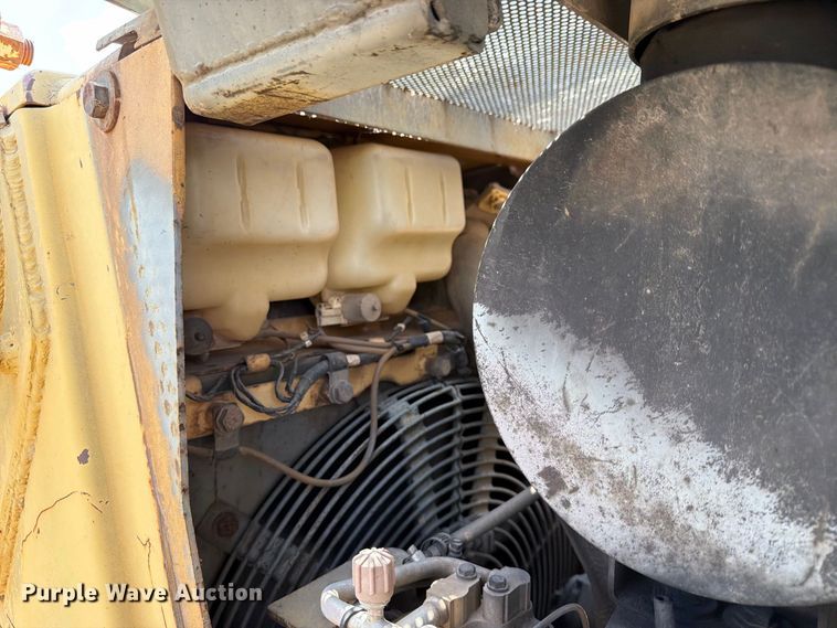 image for item FN2573 1999 Komatsu D41E-6 dozer