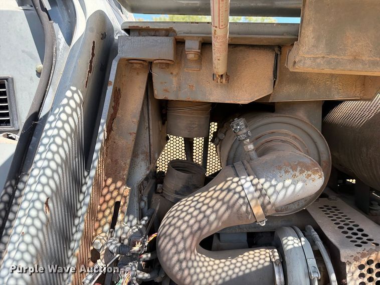 image for item FN2573 1999 Komatsu D41E-6 dozer