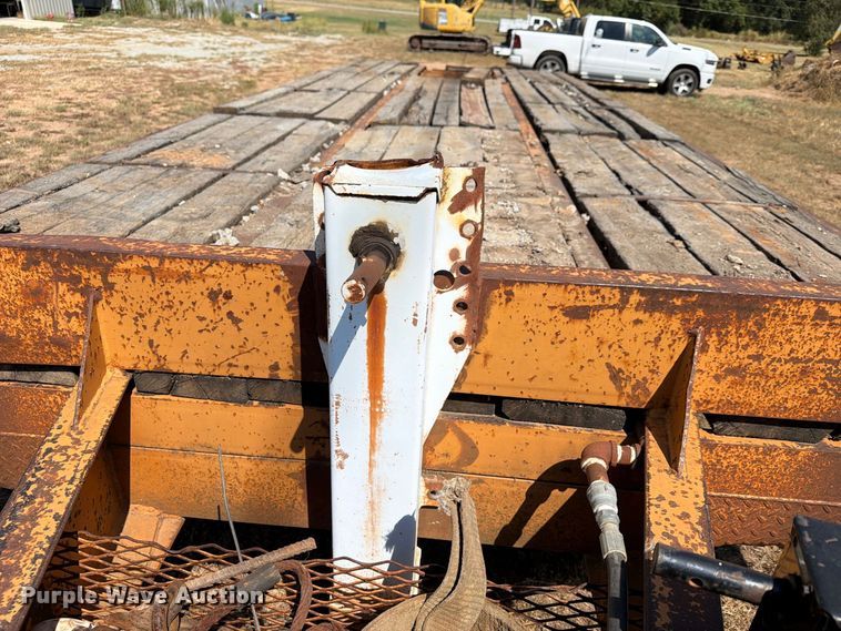 image for item FN2576 2005 Econoline DP2427DA equipment trailer