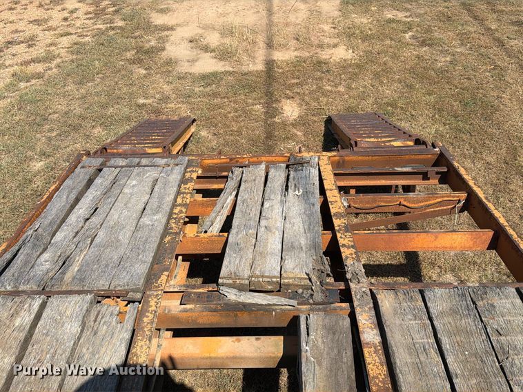 image for item FN2576 2005 Econoline DP2427DA equipment trailer
