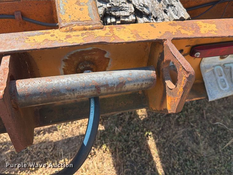 image for item FN2576 2005 Econoline DP2427DA equipment trailer