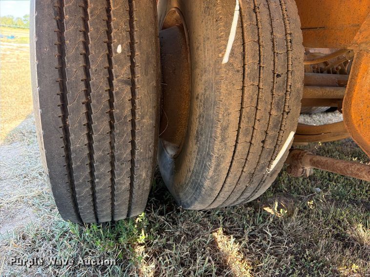 image for item FN2576 2005 Econoline DP2427DA equipment trailer