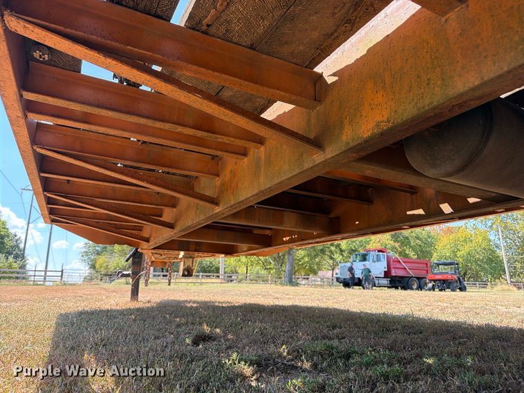 image for item FN2576 2005 Econoline DP2427DA equipment trailer