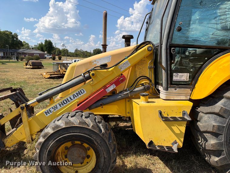 image for item FN2579 New Holland B95 backhoe