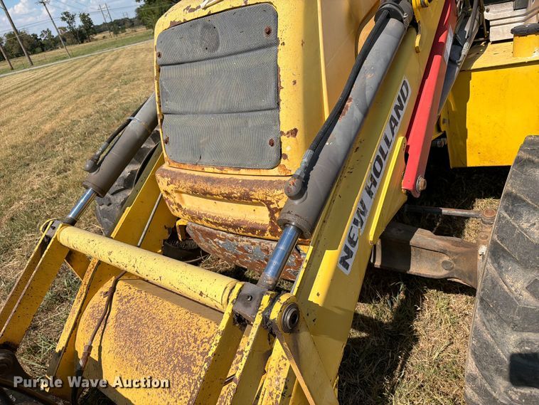 image for item FN2579 New Holland B95 backhoe
