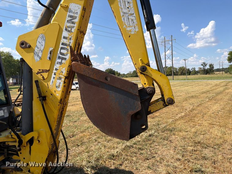 image for item FN2579 New Holland B95 backhoe