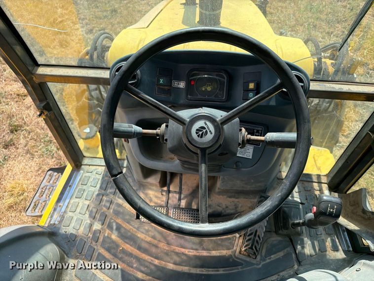 image for item FN2579 New Holland B95 backhoe