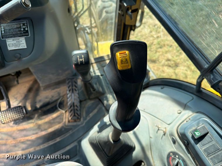 image for item FN2579 New Holland B95 backhoe