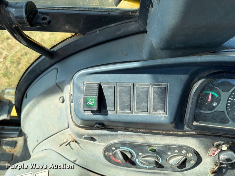 image for item FN2579 New Holland B95 backhoe