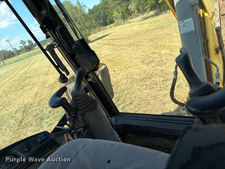 image for item FN2579 New Holland B95 backhoe