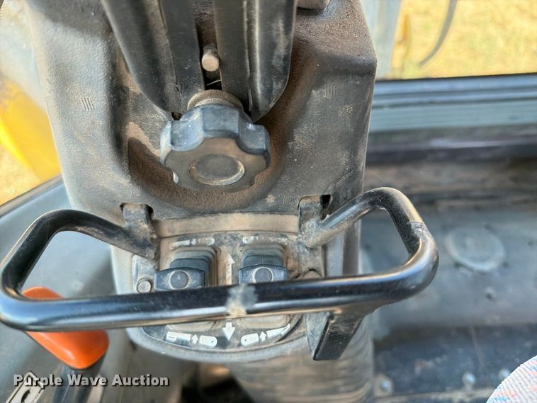 image for item FN2579 New Holland B95 backhoe