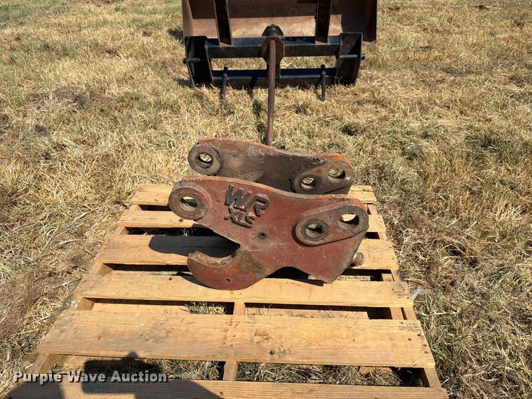 image for item FN2579 New Holland B95 backhoe