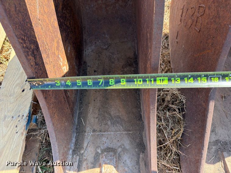 image for item FN2579 New Holland B95 backhoe
