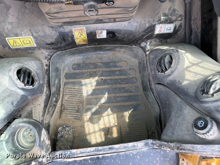 image for item FN5794 2024 Caterpillar 289D3 tracked skid steer loader