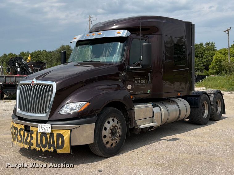 2019 International LT625 semi truck