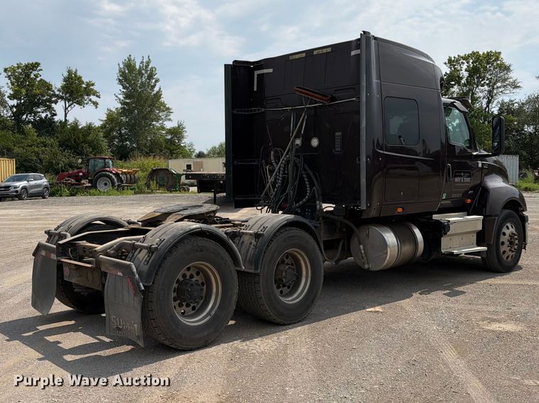 image for item FN5796 2019 International LT625 semi truck