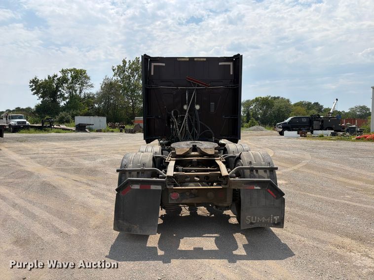image for item FN5796 2019 International LT625 semi truck