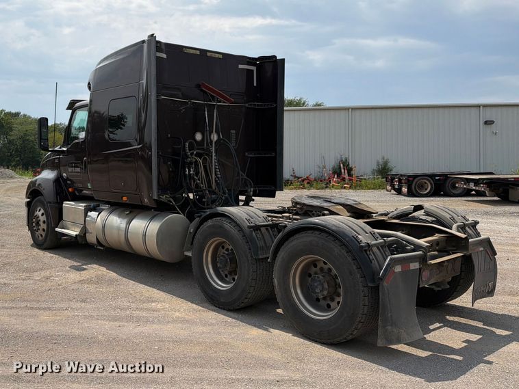 image for item FN5796 2019 International LT625 semi truck