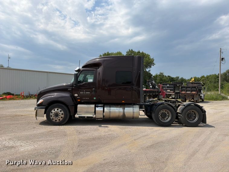 image for item FN5796 2019 International LT625 semi truck