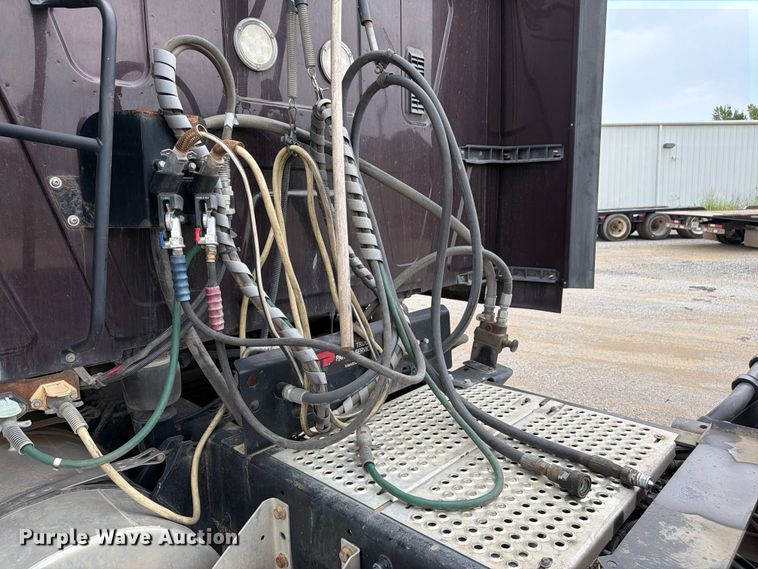 image for item FN5796 2019 International LT625 semi truck