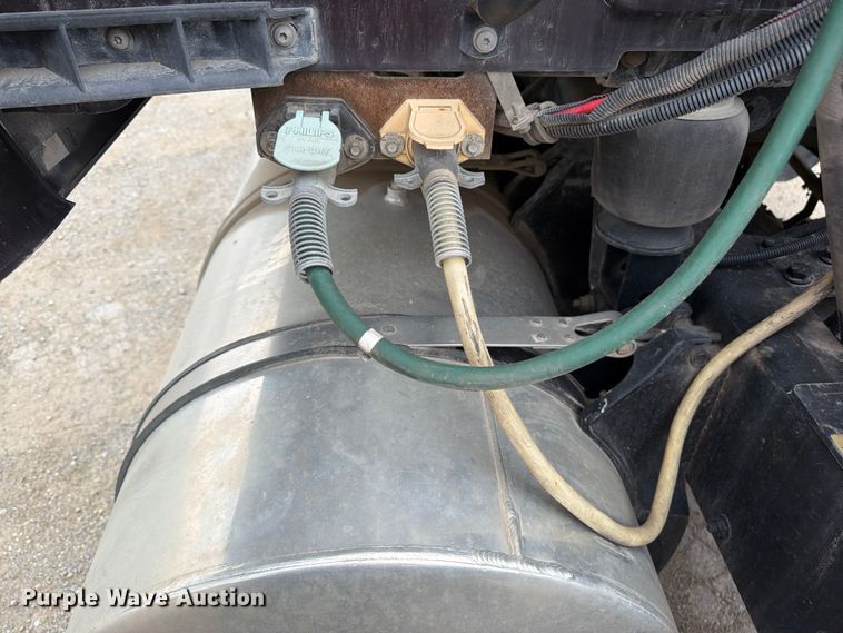 image for item FN5796 2019 International LT625 semi truck