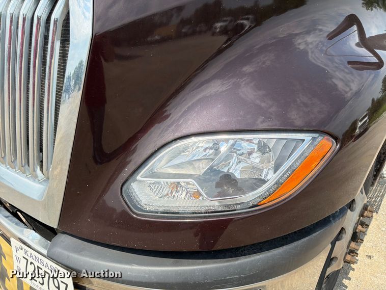 image for item FN5796 2019 International LT625 semi truck