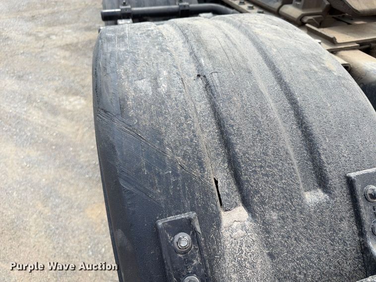 image for item FN5796 2019 International LT625 semi truck
