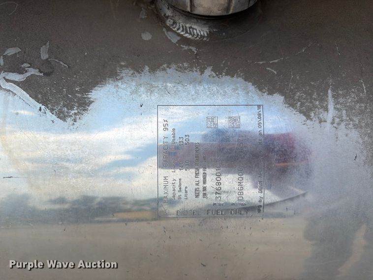 image for item FN5796 2019 International LT625 semi truck