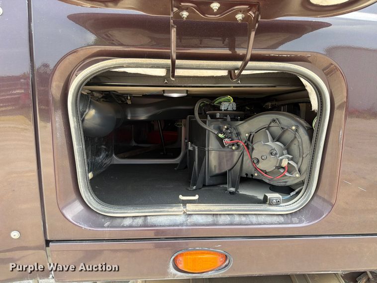 image for item FN5796 2019 International LT625 semi truck