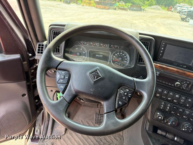 image for item FN5796 2019 International LT625 semi truck