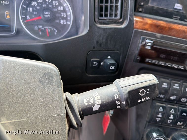 image for item FN5796 2019 International LT625 semi truck