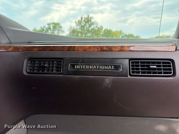 image for item FN5796 2019 International LT625 semi truck
