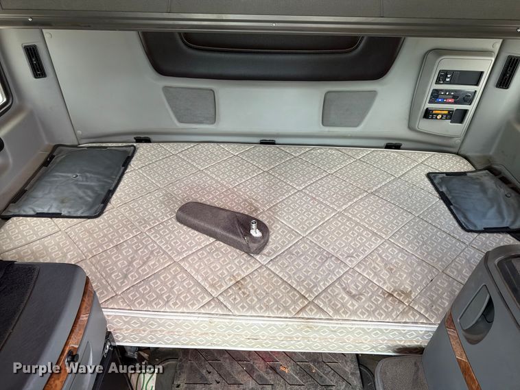 image for item FN5796 2019 International LT625 semi truck