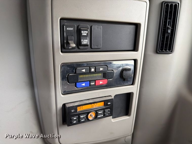 image for item FN5796 2019 International LT625 semi truck