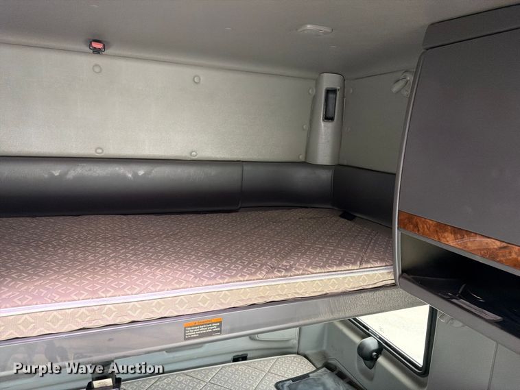 image for item FN5796 2019 International LT625 semi truck