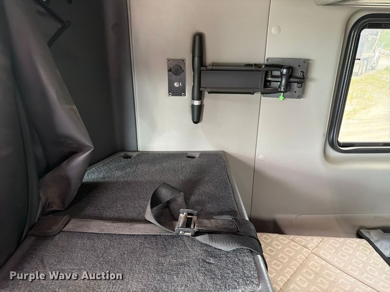 image for item FN5796 2019 International LT625 semi truck