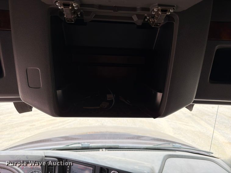 image for item FN5796 2019 International LT625 semi truck
