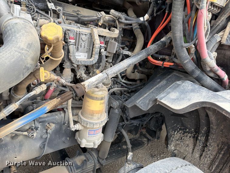 image for item FN5796 2019 International LT625 semi truck