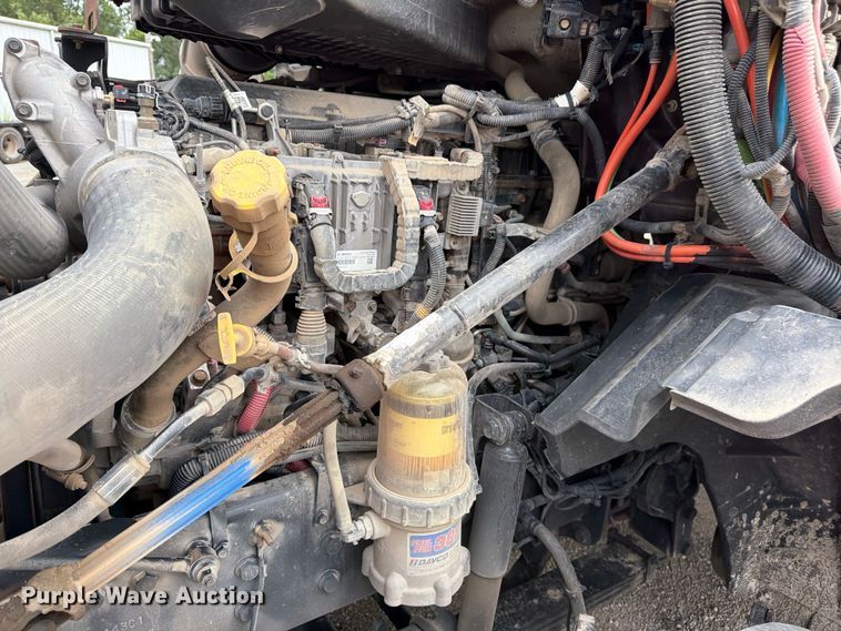 image for item FN5796 2019 International LT625 semi truck