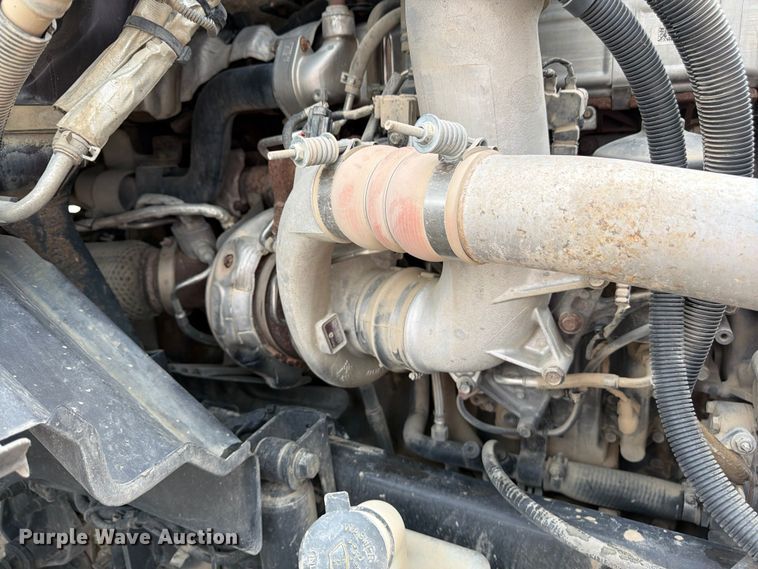 image for item FN5796 2019 International LT625 semi truck