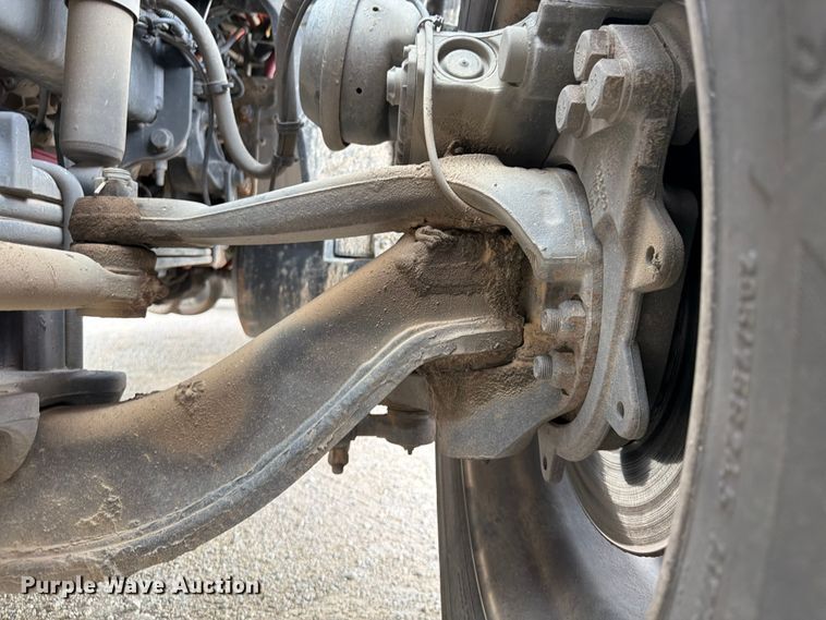 image for item FN5796 2019 International LT625 semi truck