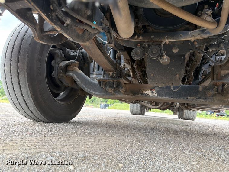 image for item FN5796 2019 International LT625 semi truck