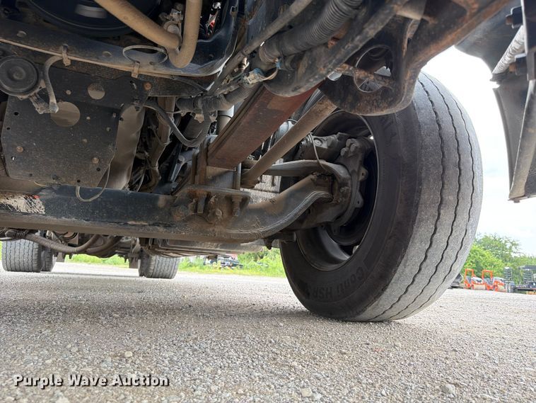 image for item FN5796 2019 International LT625 semi truck