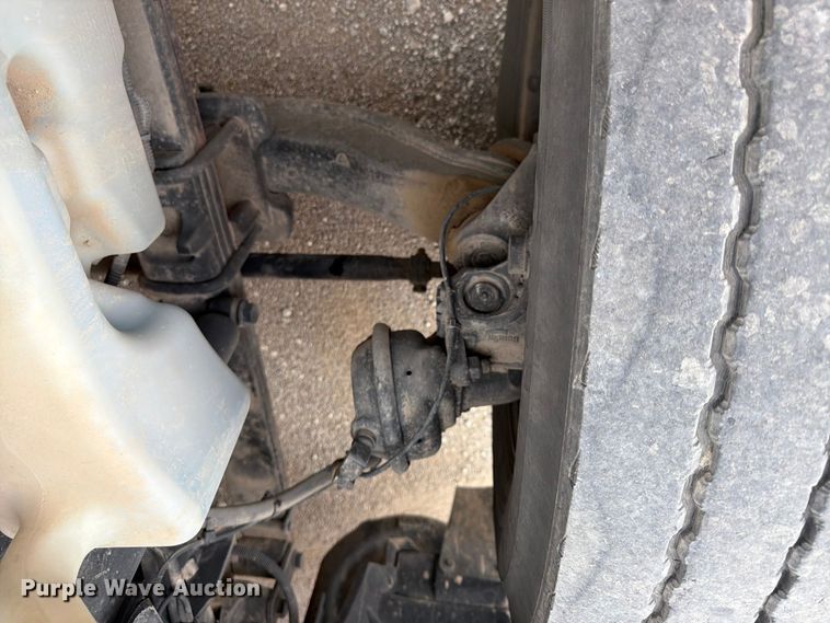 image for item FN5796 2019 International LT625 semi truck