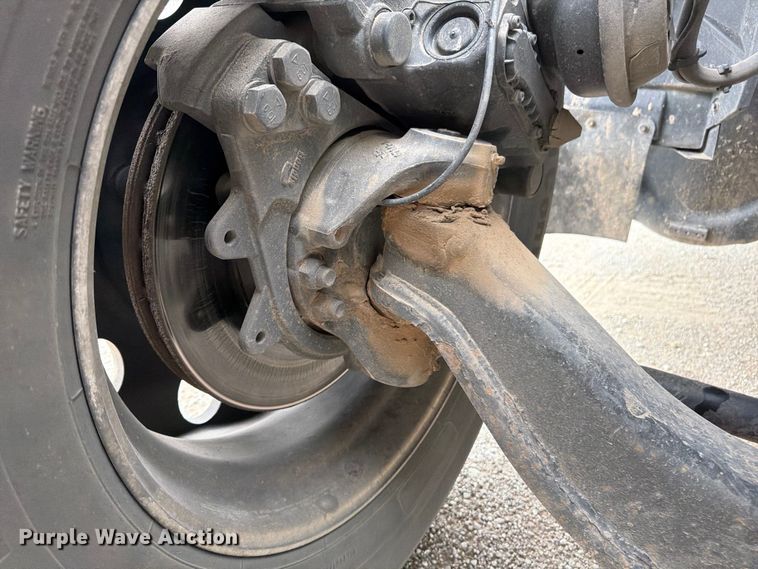 image for item FN5796 2019 International LT625 semi truck
