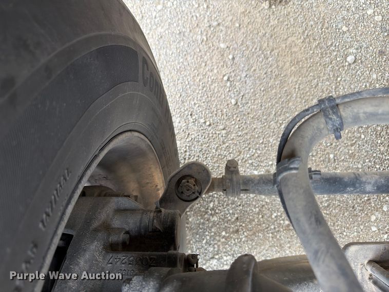 image for item FN5796 2019 International LT625 semi truck