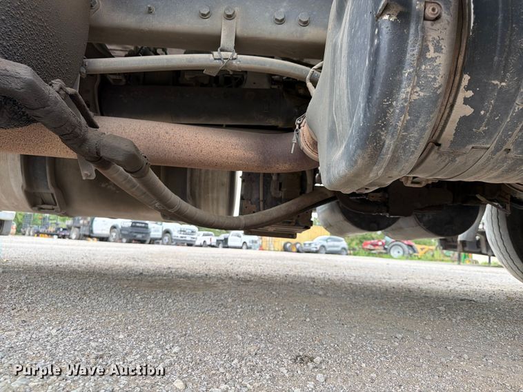 image for item FN5796 2019 International LT625 semi truck