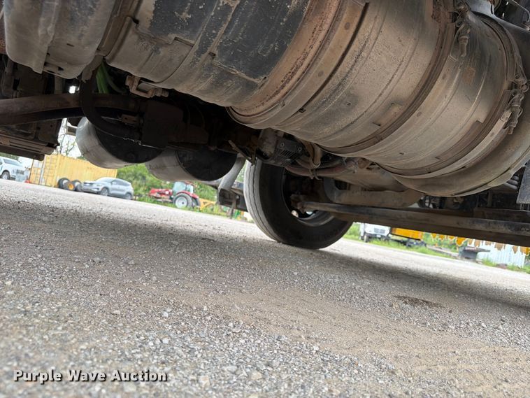 image for item FN5796 2019 International LT625 semi truck