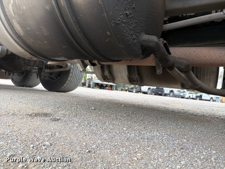 image for item FN5796 2019 International LT625 semi truck